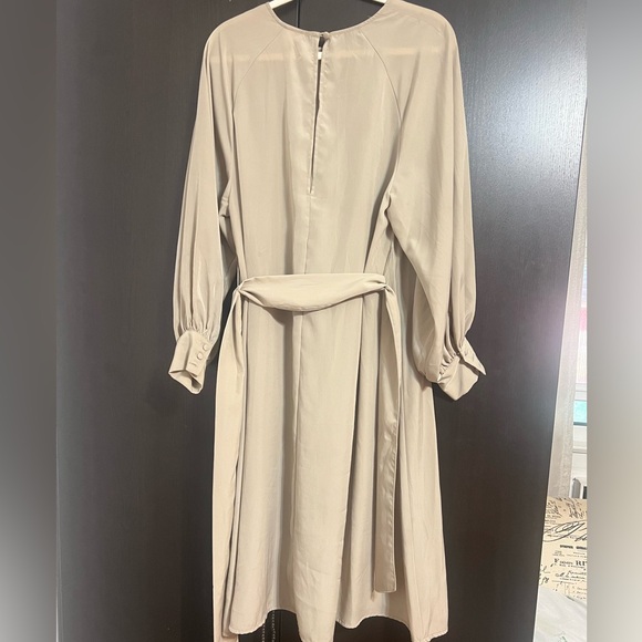 Long Sleeve Maxi Dress w/ Belt - Picture 5 of 5